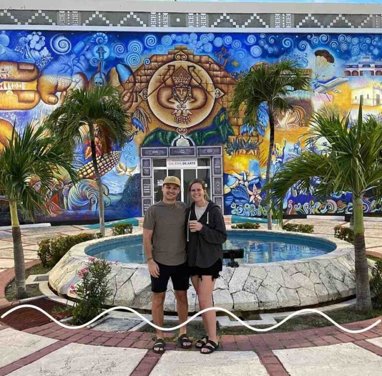 Students taking Spanish lessons Playa del Carmen at AKO Language School, learning Spanish through immersive real-life experiences in Mexico