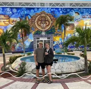 Students taking Spanish lessons Playa del Carmen at AKO Language School, learning Spanish through immersive real-life experiences in Mexico