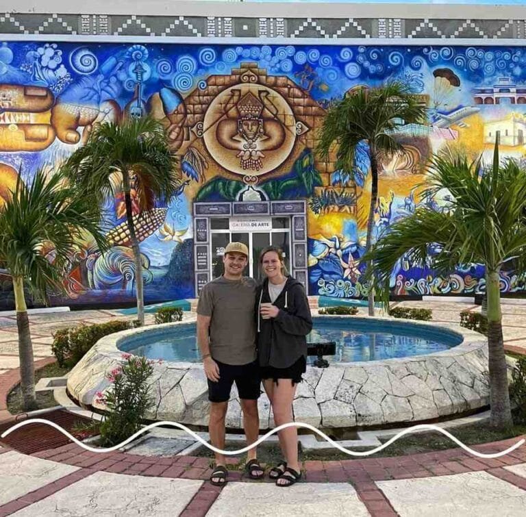 Students taking Spanish lessons Playa del Carmen at AKO Language School, learning Spanish through immersive real-life experiences in Mexico